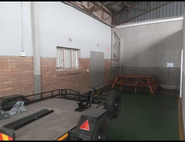 412M² BUILDING TO LET IN APEX